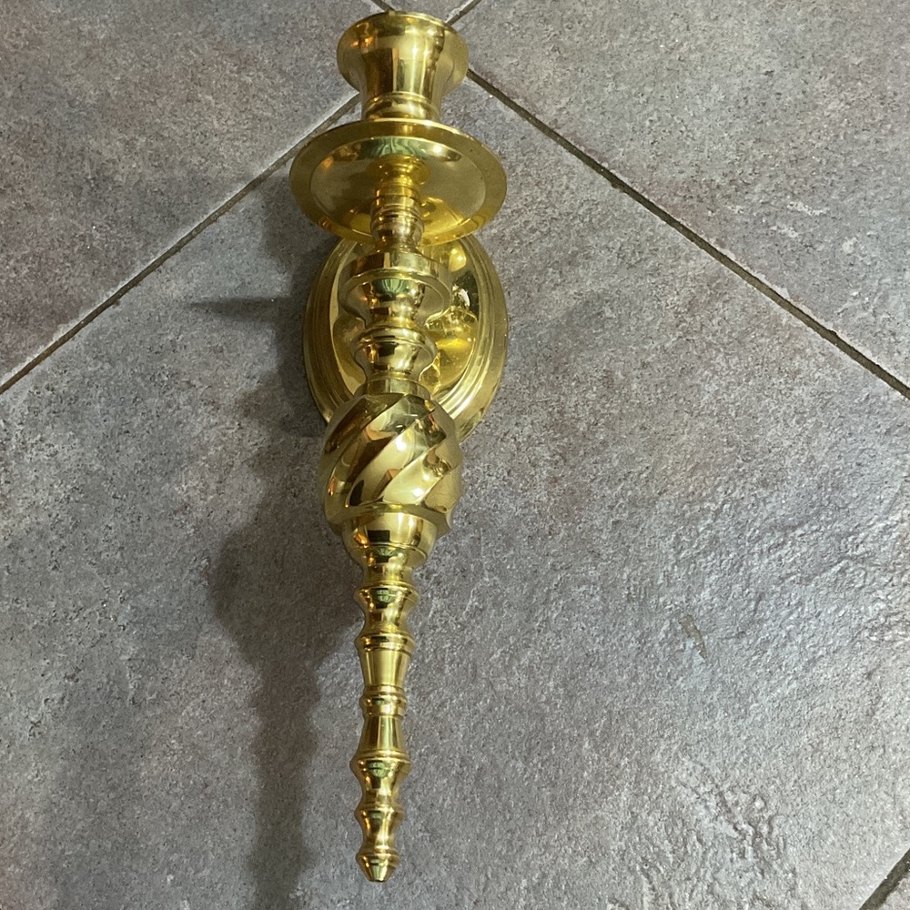 Elegant Gold Wall Sconce